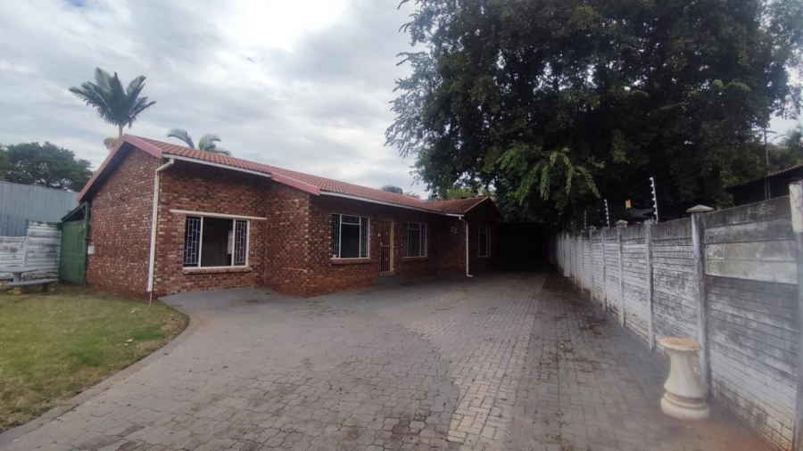 4 Bedroom Property for Sale in Geelhoutpark North West